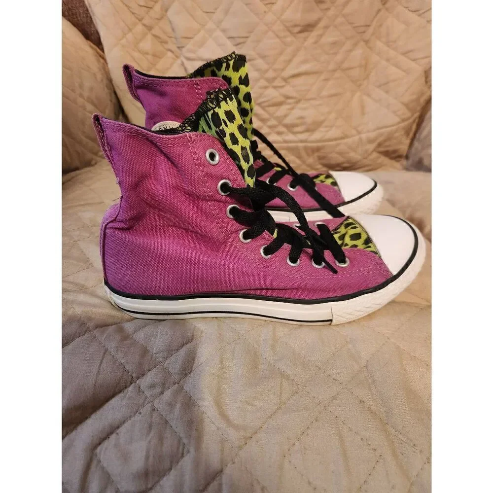 Converse All Star Chuck Taylor, Pink shoe with Green Cheetah print tongue size
